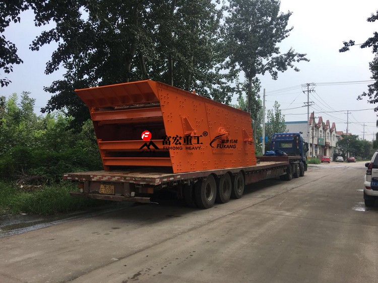 4YK振動篩運送中